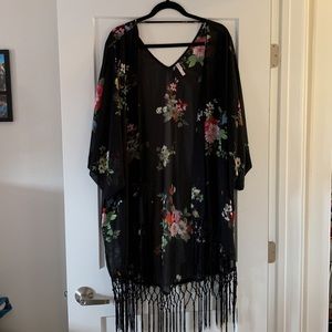 Black Floral Short Sleeve Kimono. XL. Great bathing suit cover up. Never worn.